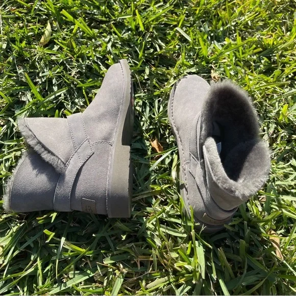 UGG Aubrielle grey winter boots size 11 - Picture 4 of 6